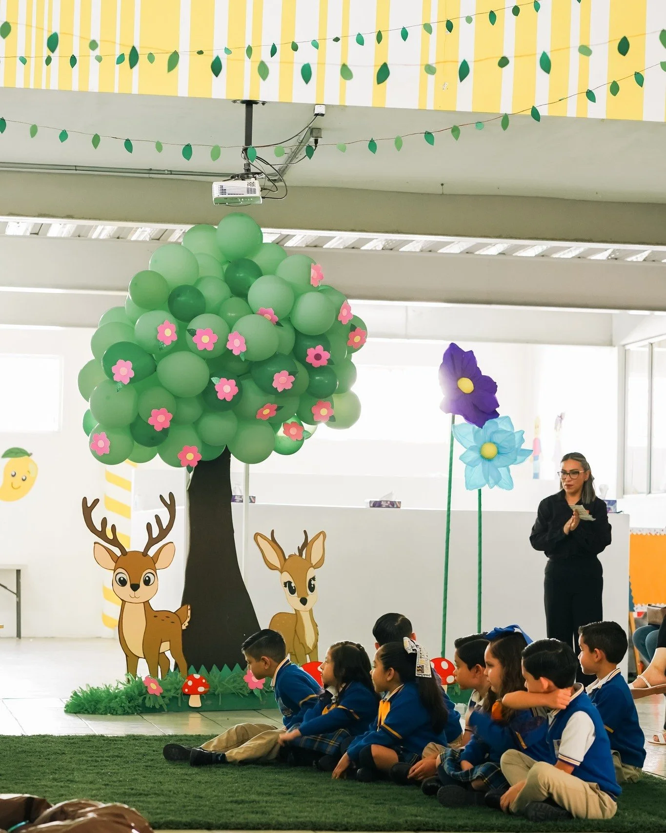 En cada clase, un nuevo descubrimiento. En cada d&iacute;a, un paso m&aacute;s hacia el liderazgo con felicidad y confianza. 🌊🔍 Santillana del Mar Institute: La gran marea, empoderando futuros l&iacute;deres.
.
.
.
.
.
#SantillanadelMarInstitute #S