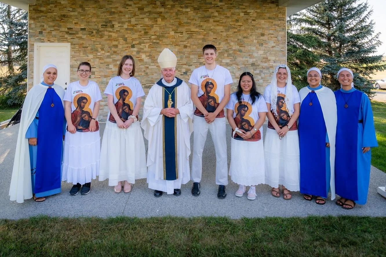We present to you the new Sabbatical Year group!
On September 9, Bishop McGrattan celebrated the opening Mass for this year’s Sabbatical Year program alongside some priests, friends, and family members and friends of the companions.
During th