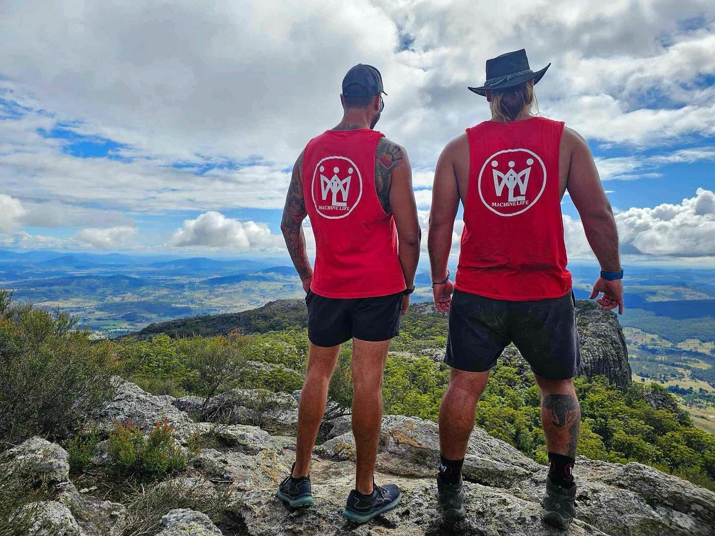 LIVIN THE MACHINE LIFE! 💯⛰️

Chasing natural highs and loving life at the top.💪🏽

Surround yourself with people who push you to become better.🔥

#jointhesquad #brotherhood #passion #livelifetothefull #heathier #stronger #fitnessmotivation #outdoo