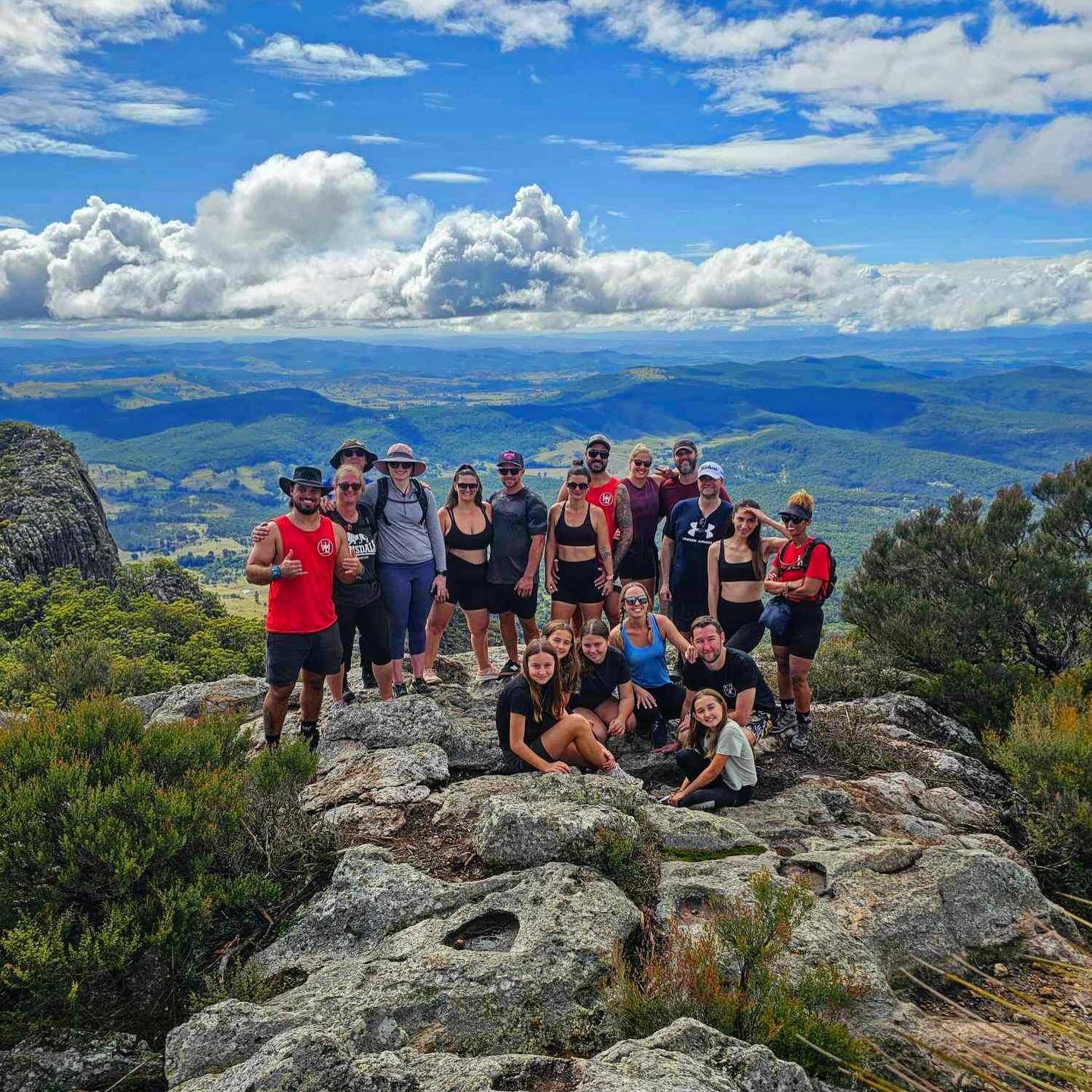 MOUNTAIN CLIMB SQUAD! ⛰️ 💪🏽🔥 🥾 

EPIC WAY TO START OUR SUNDAY MORNING!!
These legends conquering this spicy number! 🌶️ 
With steep inclines, rock scrambling and 360 views at the top, this climb has it all and is one epic adventure!! 

Made even 