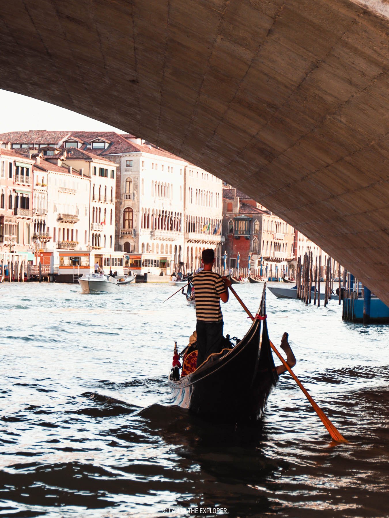 gondola under the rialto bridge venice