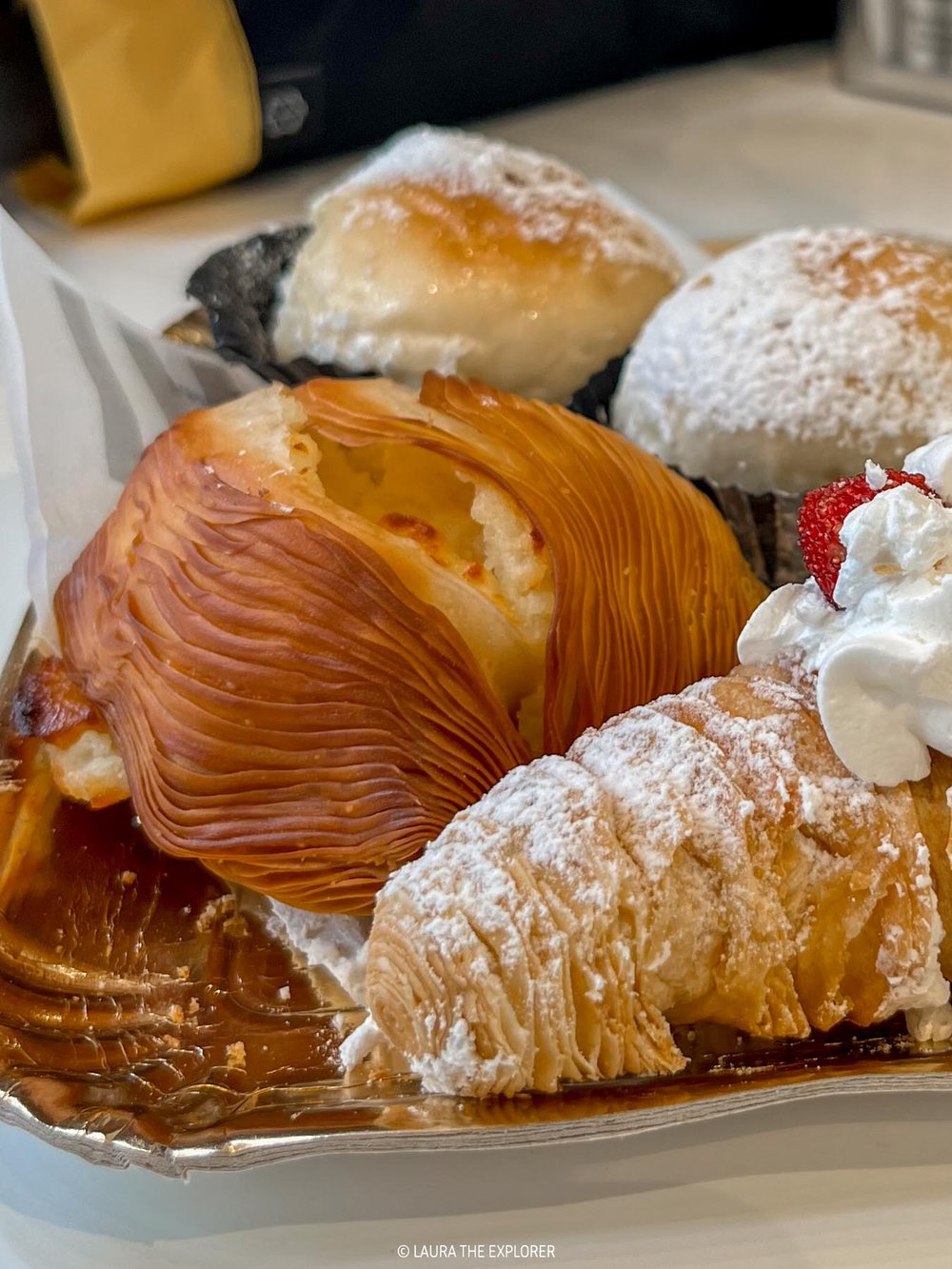 sfogliatella and fiocchi di neve in naples