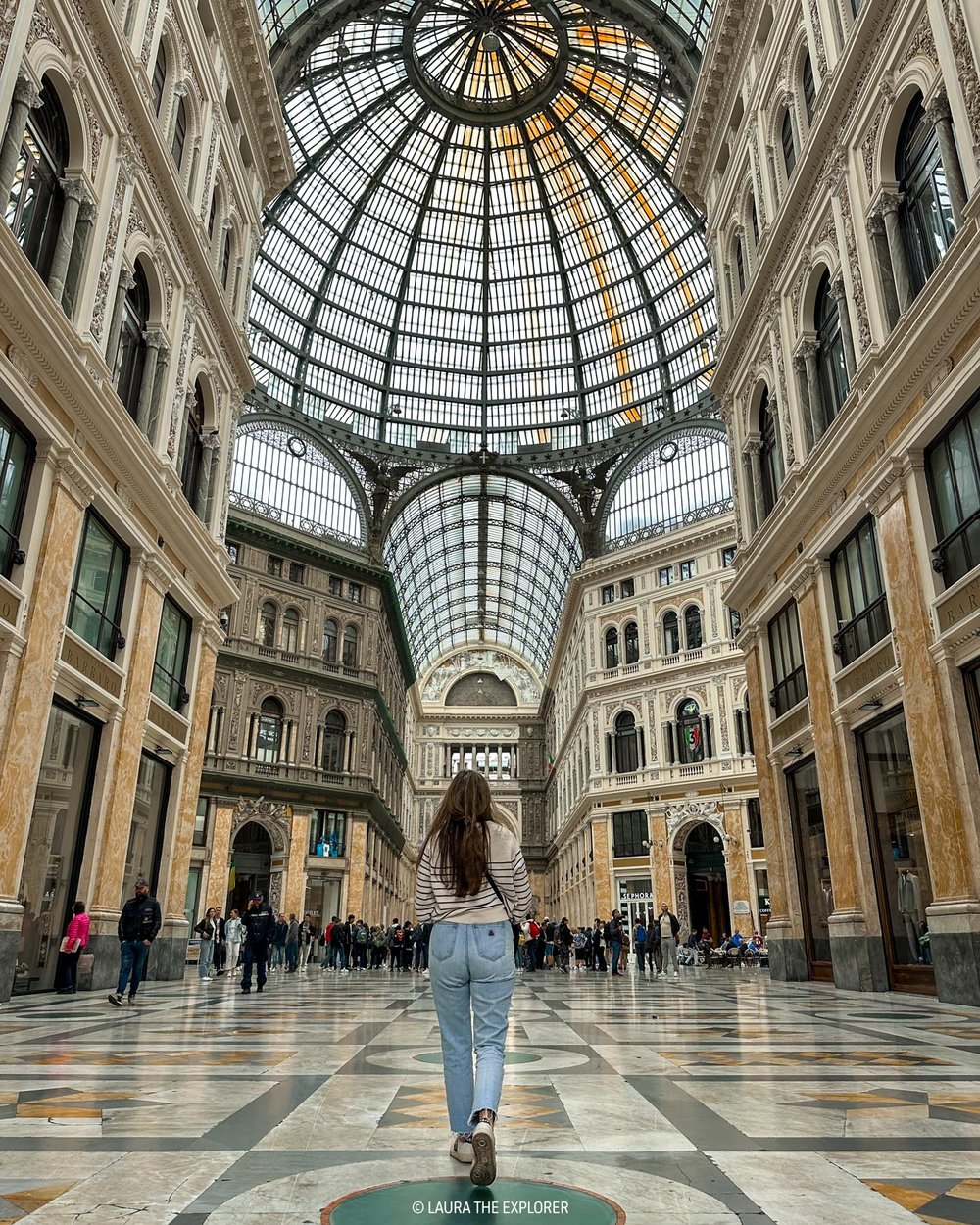 laura the explorer in galleria umberto I