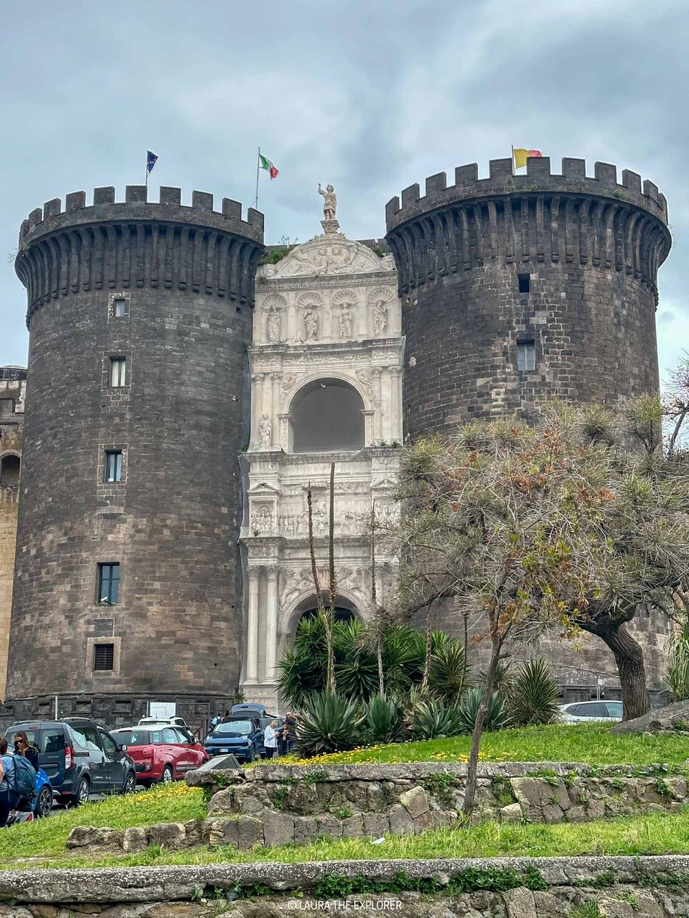 castel nuovo naples itinerary 