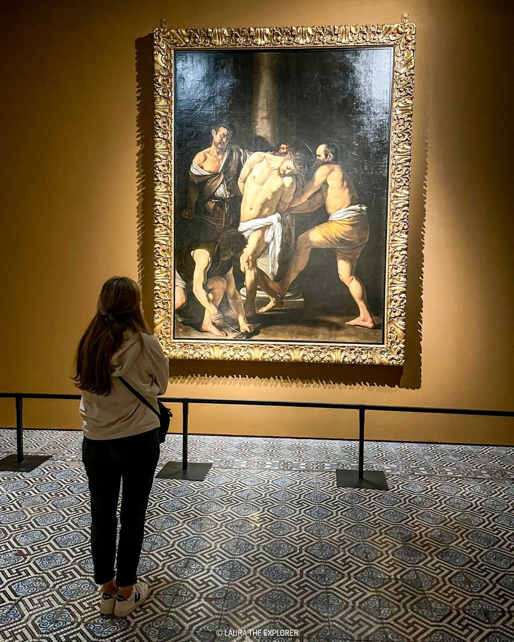 laura the explorer looking at chiarascuro artwork in the palazzo reale