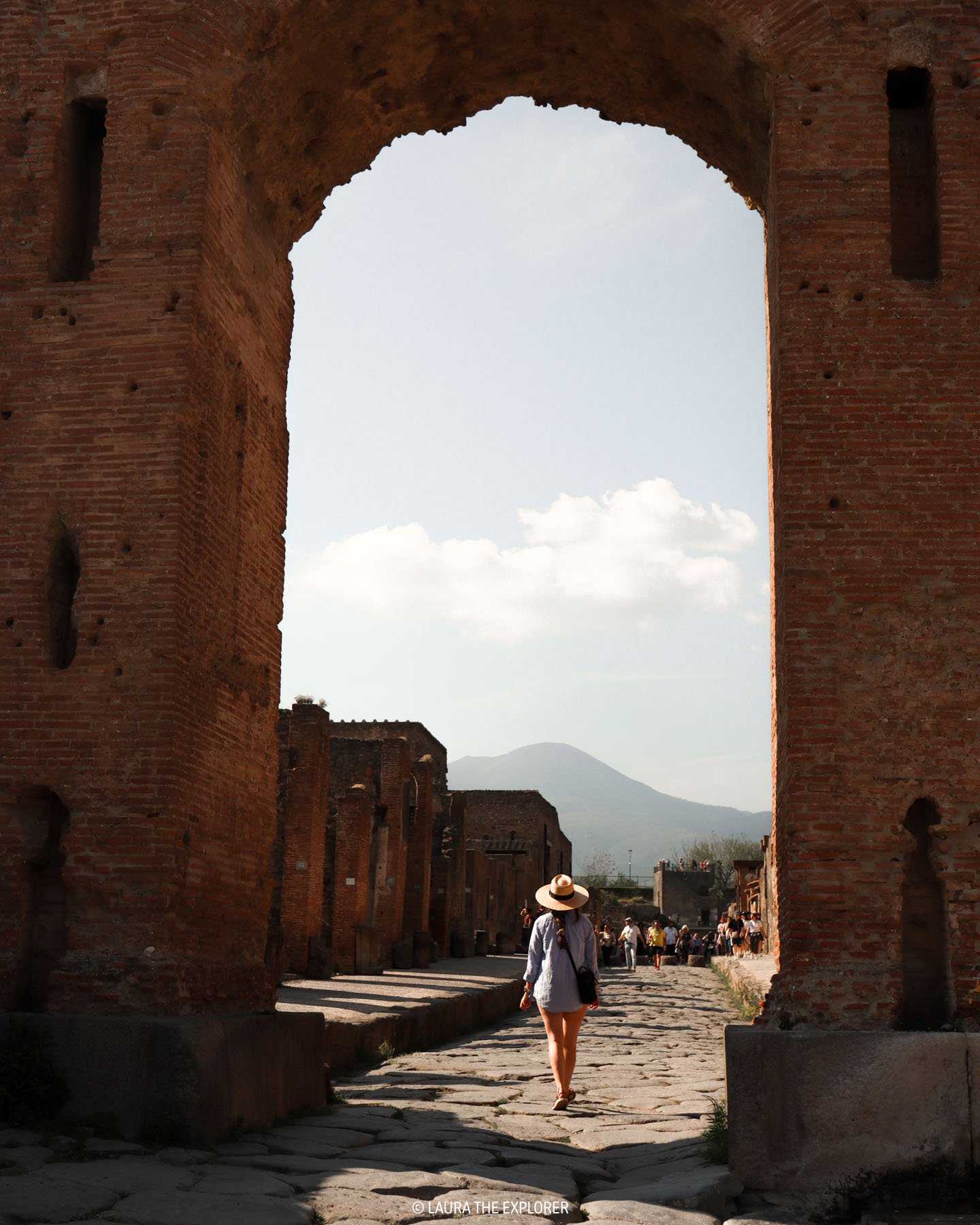 laura the explorer at pompei