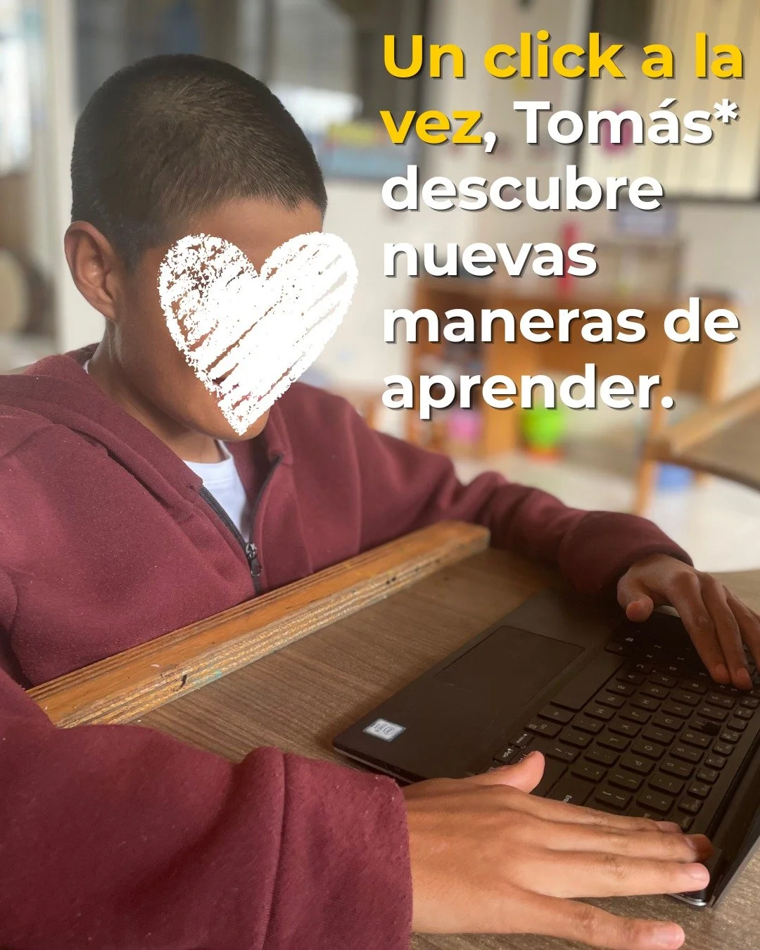 Para Tom&aacute;s, quien tiene una discapacidad visual, aprender a usar un teclado significa familiarizarse con la ubicaci&oacute;n de cada letra, practicar nuevas habilidades y ganar confianza.

Lo que puede parecer un momento sencillo es, en realid