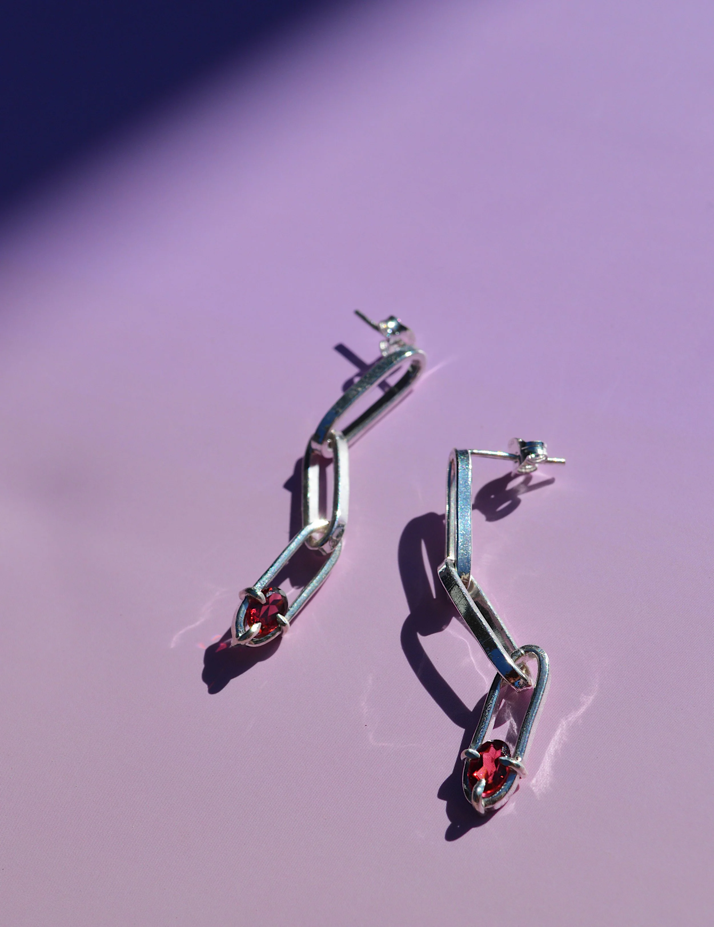 Droplet Chain earrings//garnet