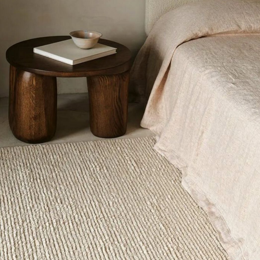 Our favourite rug to use in a bedroom- the Malawi via @armadilloandco with its lustrous texture and detailing . Obsessed 🤩