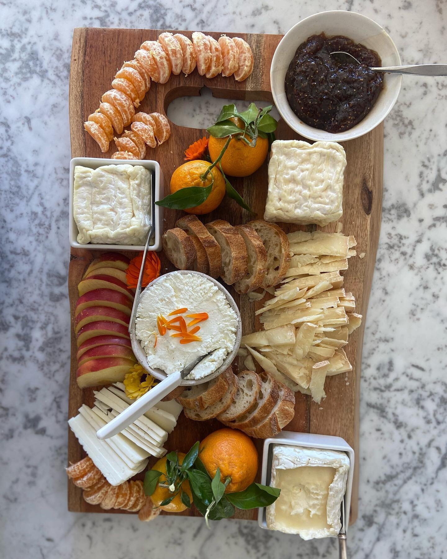 Fall cheeseboard for our wreath making class today! So fun! Baguette from @routeonebakeryandkitchen 

#cheeseboard #wreathmaking #artisancheese #cheese #tomales #tomalesfarmsteadcreamery #goatcheese #sheepcheese @tolumafarms