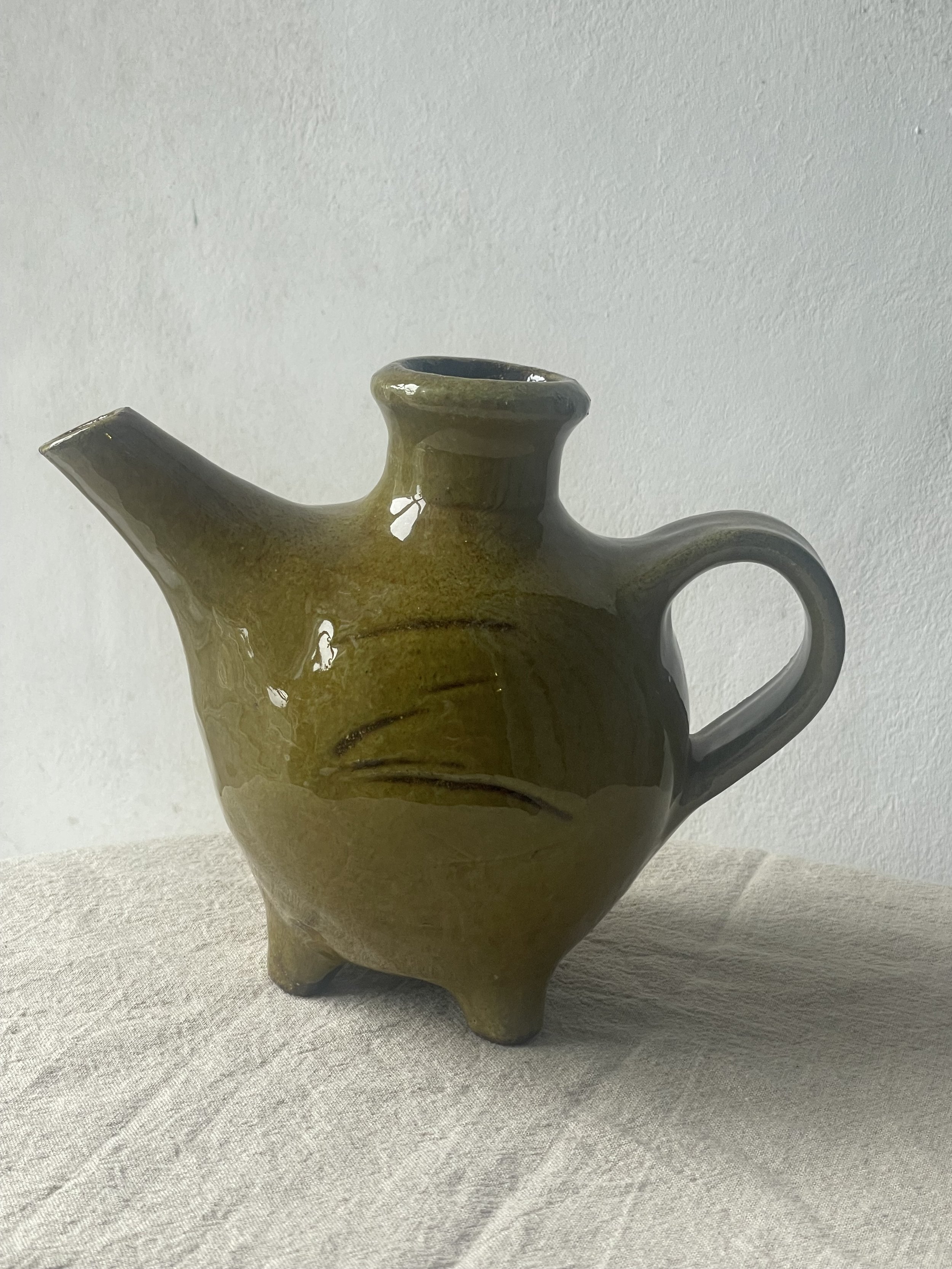 Oil pourer