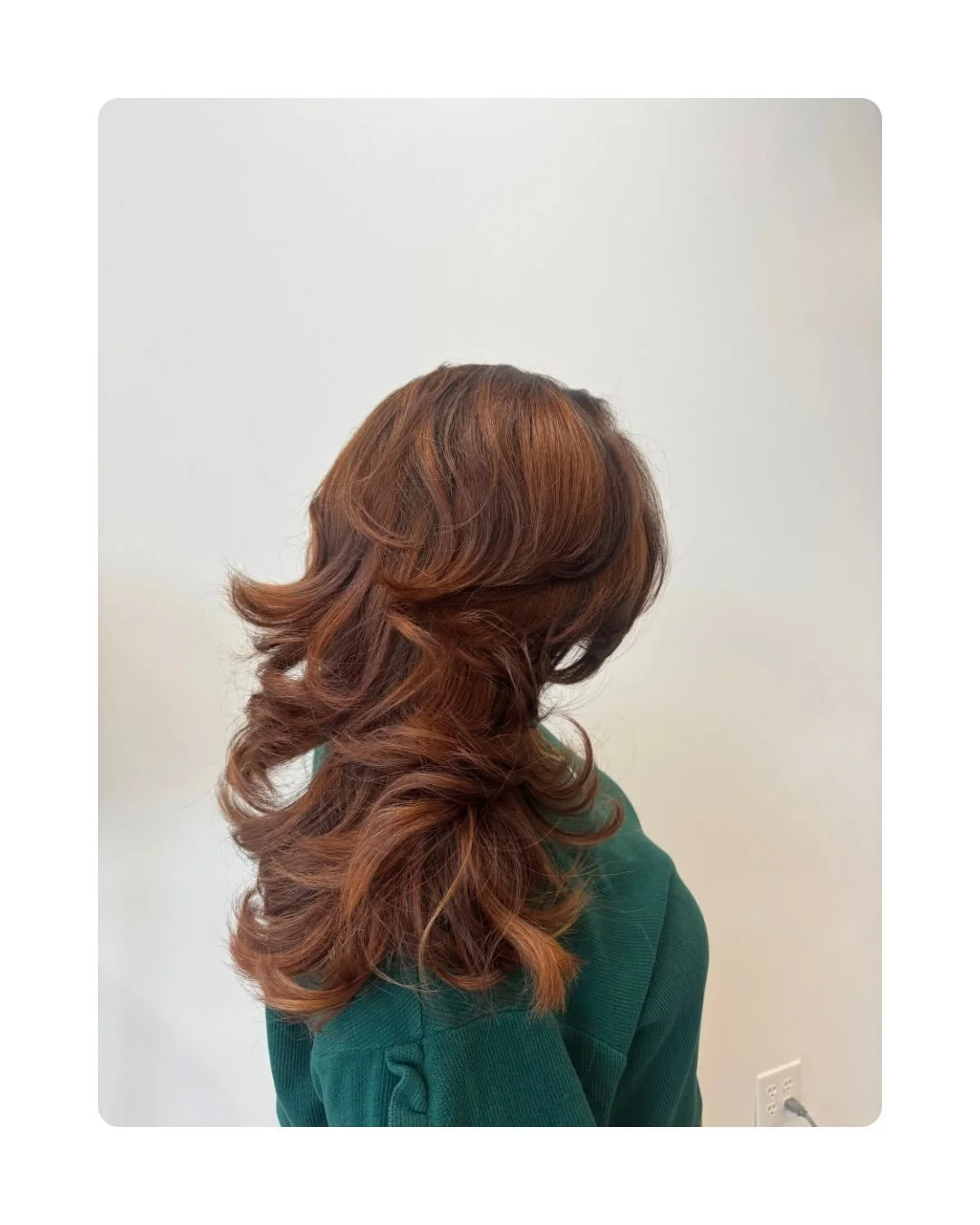 The bounciest blowout by @ehren_austin_color 🧡🤎 cinnamon curlsss 

#blowout #bouncycurls #ncsalon #chapelhillnc #nchairstylist