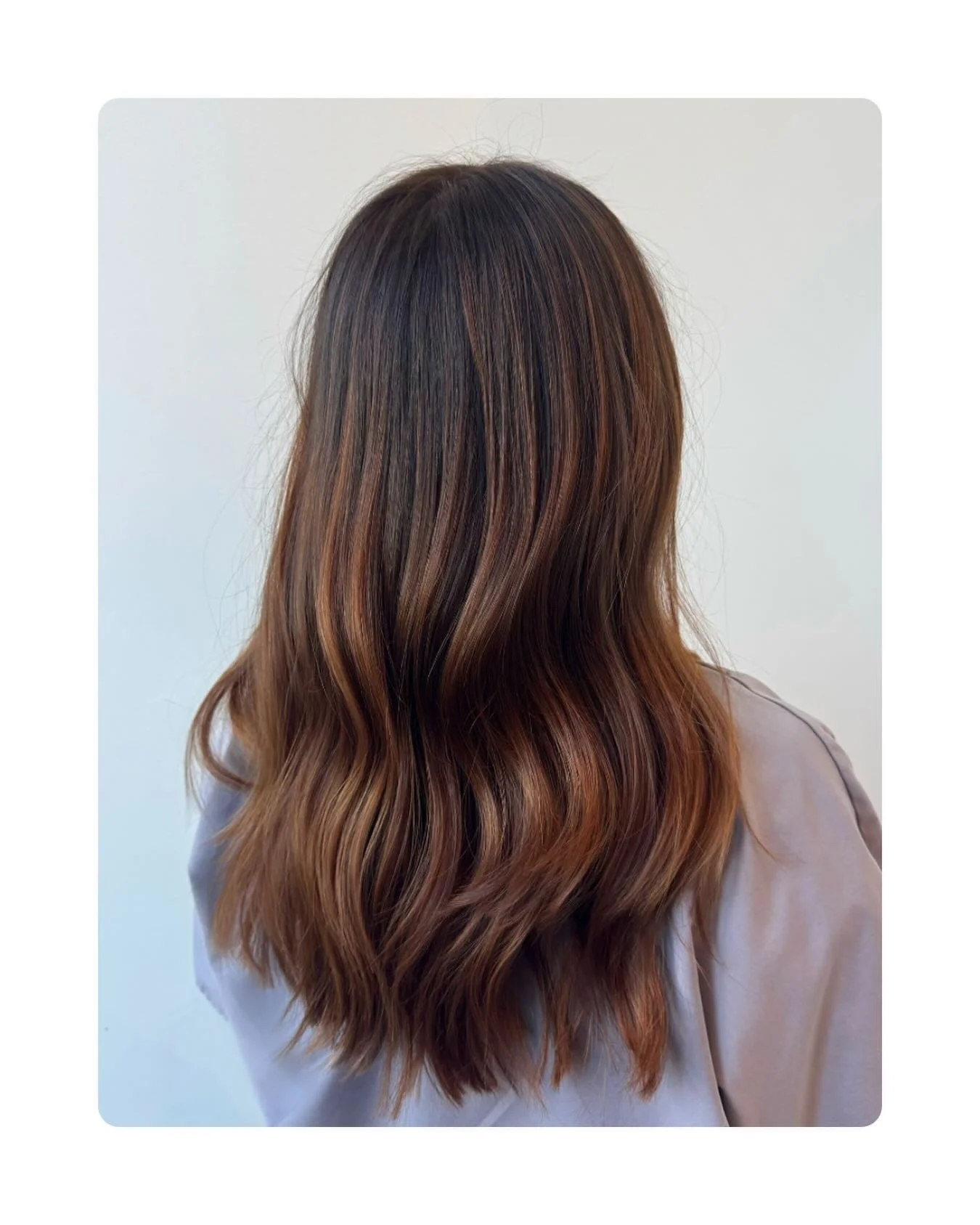Hello gorgeous 🤎☕️
Hair by @bentleydoeshair 

&bull;
&bull;
&bull;
#brownhairdontcare #chapelhillhairstylist #chapelhillhairsalon #tothewoods #dreamhair
