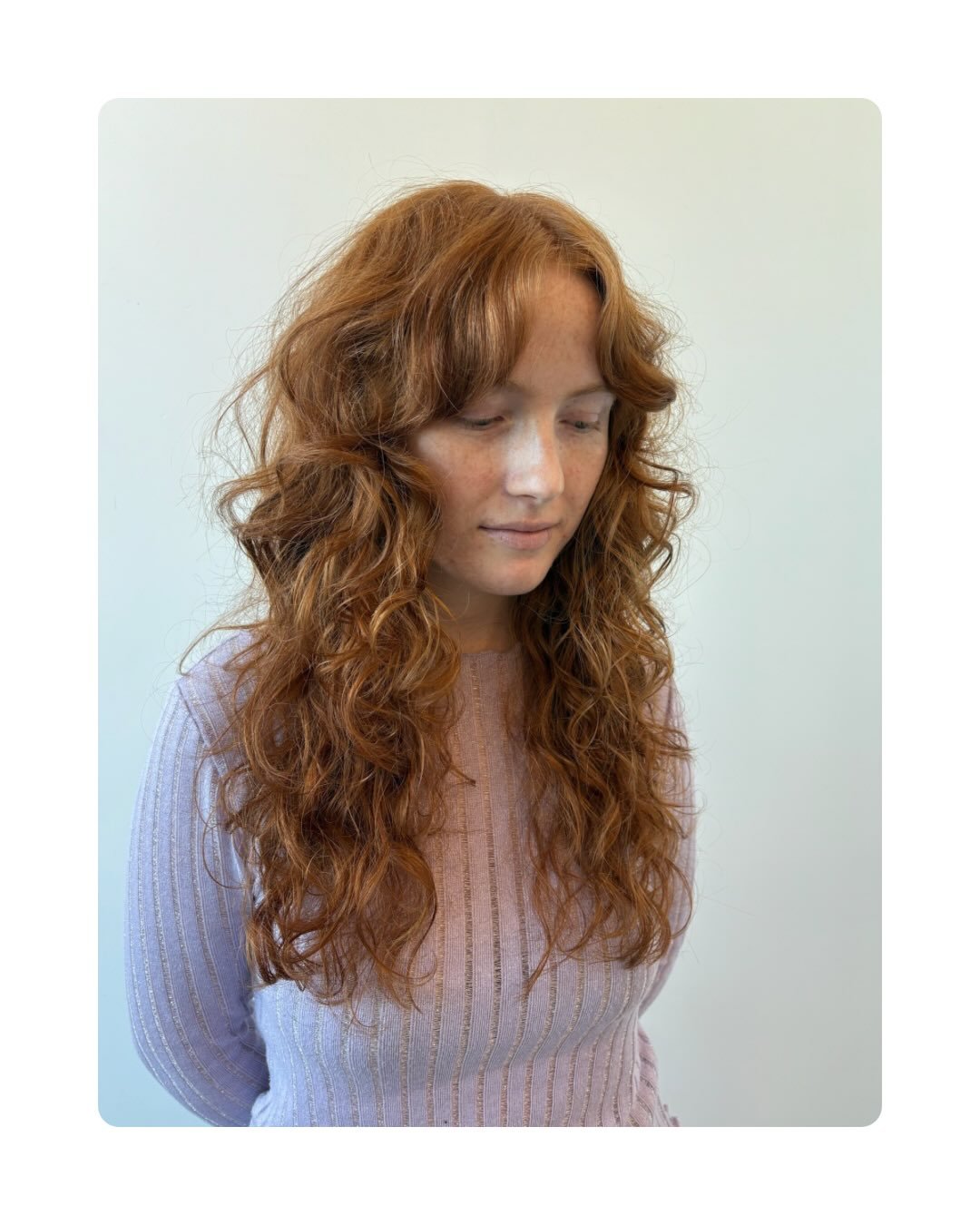 hello dreamy &amp; ethereal shag 🧚 ✨☁️ 

hair by @canankilichair 

come in &amp; give your curls the hair of their dreams!! 
&mdash;> @salontothewoods 

&bull;
&bull;
&bull;
#curlygirls #curlyhair #downtownchapelhill