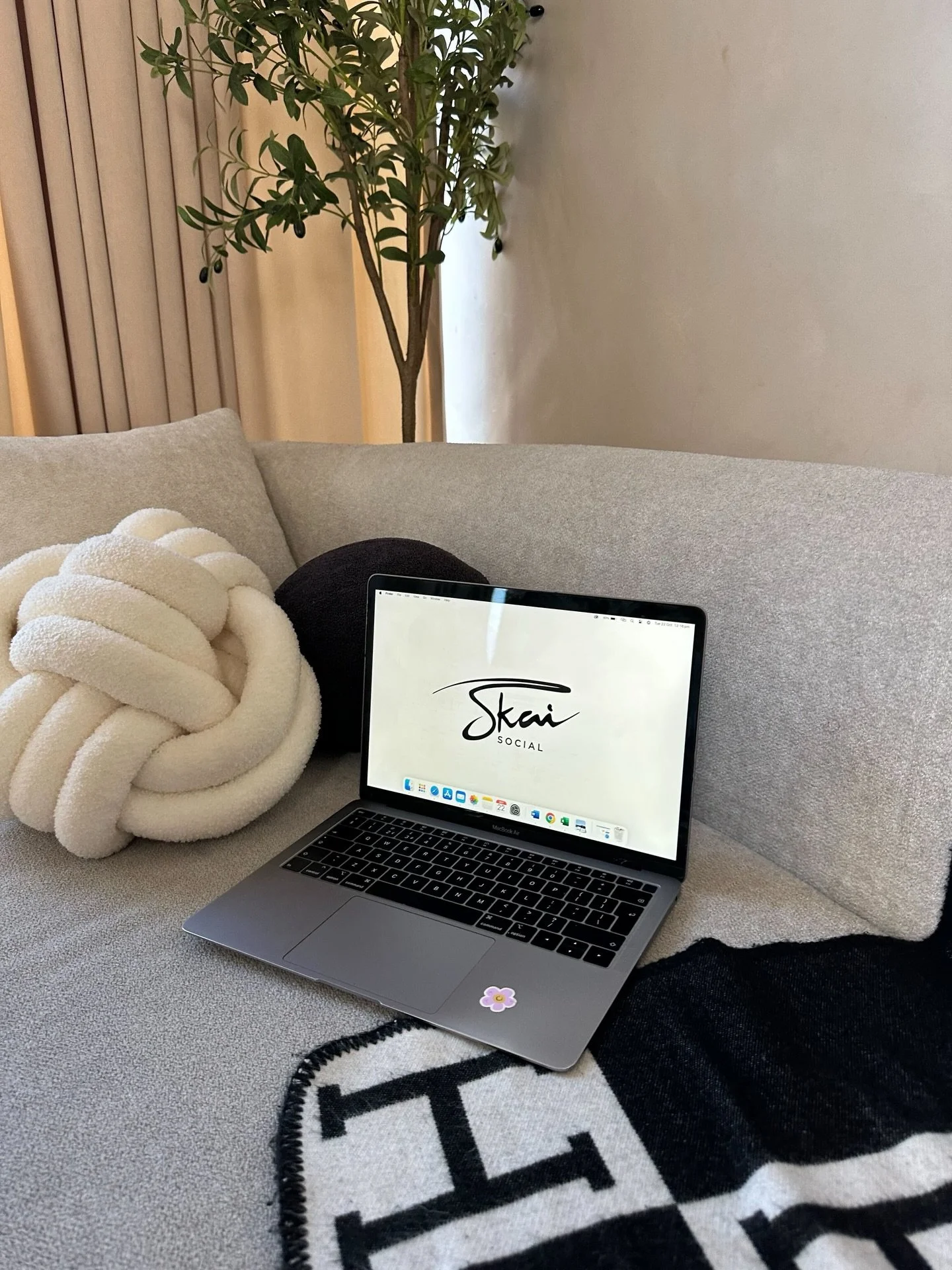 Most brands don&rsquo;t have a content problem.
They have a conversion problem.

And the reason is usually this:
Your content looks good, but it doesn&rsquo;t lead anywhere.

If your content isn&rsquo;t converting, it&rsquo;s normally because one of 