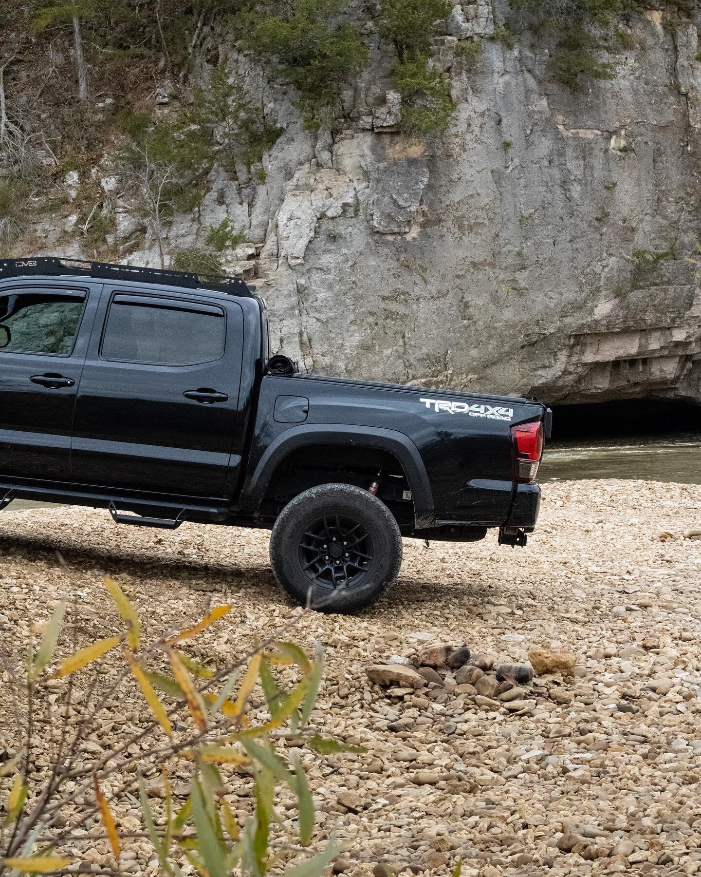 I wish I knew how to make those cool panning photos.. but I&rsquo;ll just say it&rsquo;s a #taillighttuesday post

#overland #toyota #tacoma #offroad #buffaloriver #trucks #photos #tailgate #trd