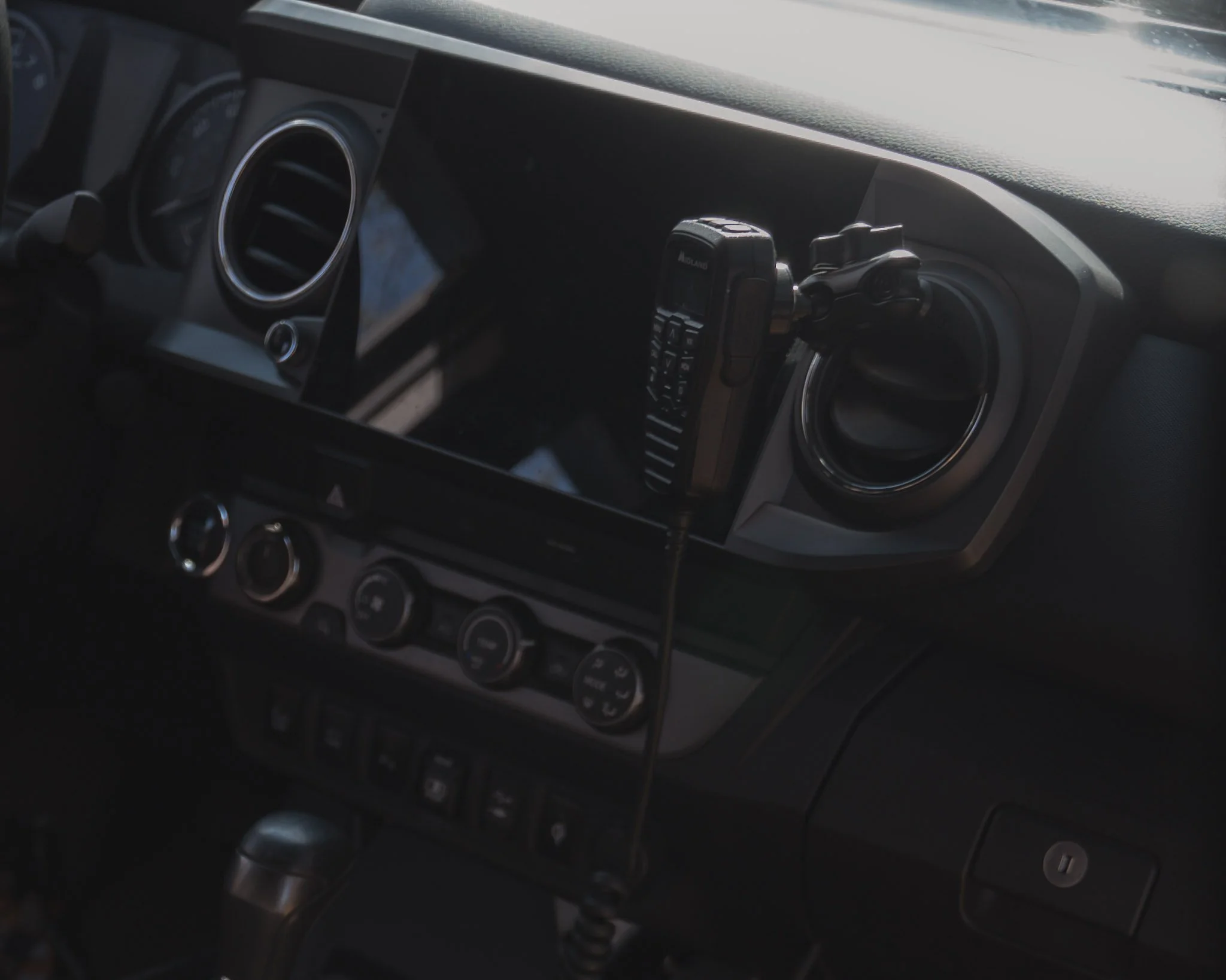 Midland MXT275 Review: The Only GMRS Radio You Need for Overlanding