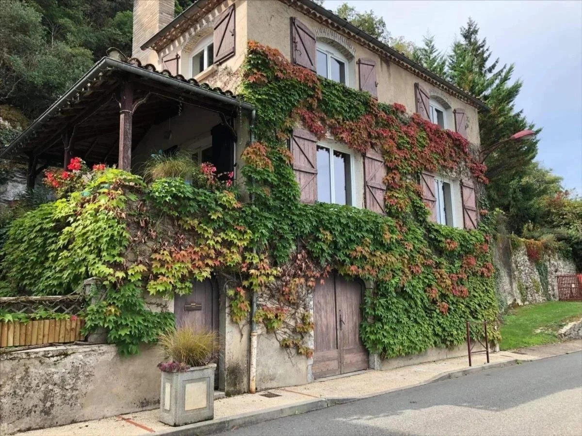 Not available - last listed for €180,000
