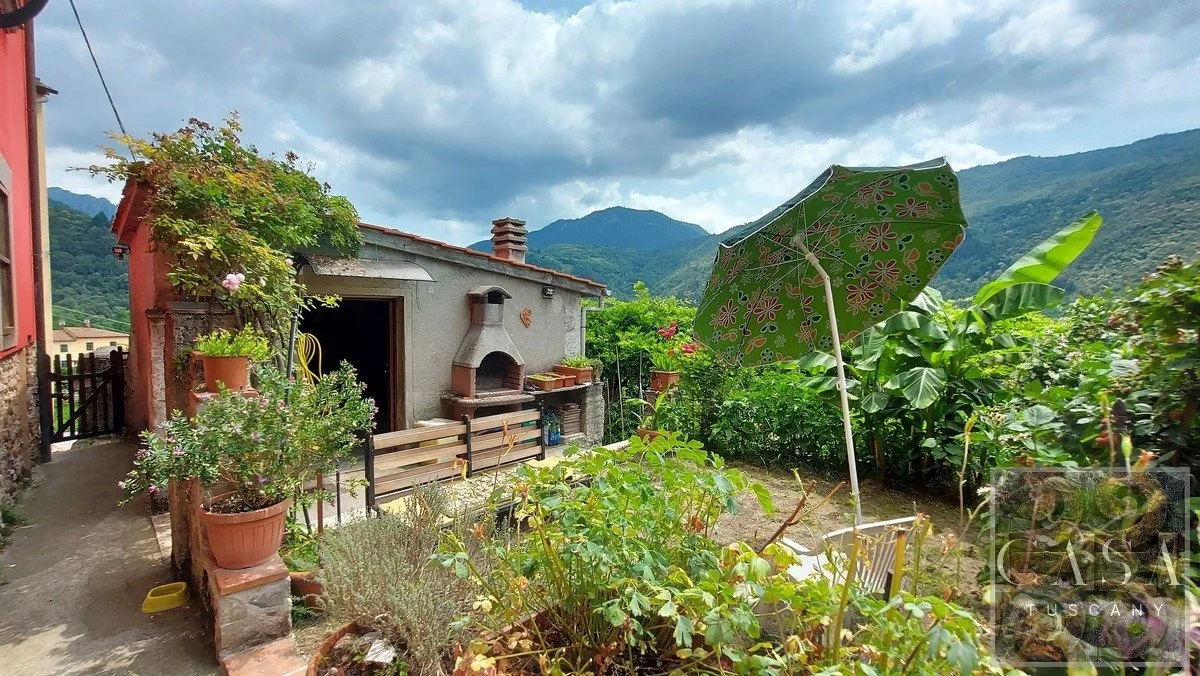 Tuscan-Village-House-with-Garden-for-sale-25.jpeg