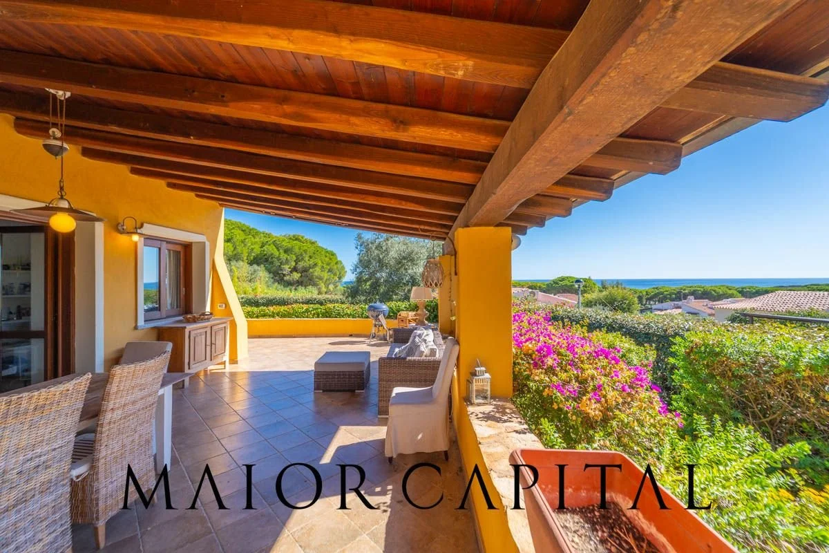 €800,000 