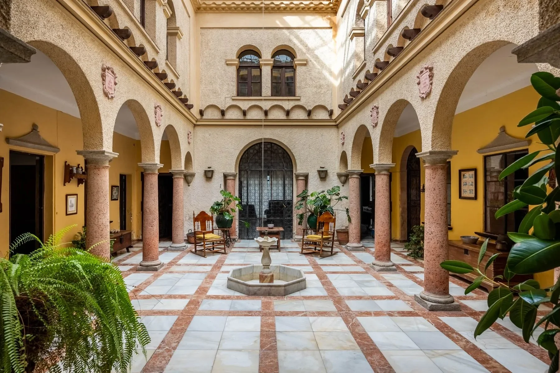 €550,000