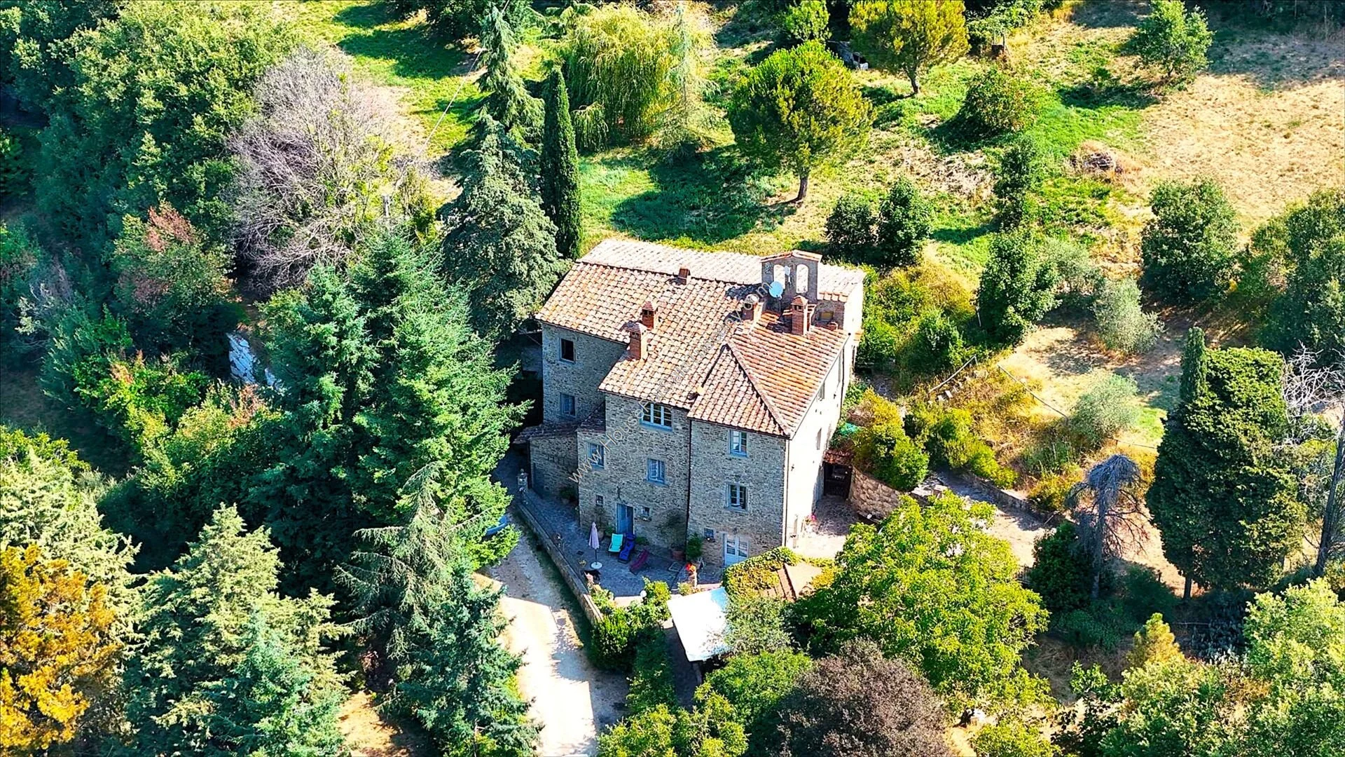 €495,000 