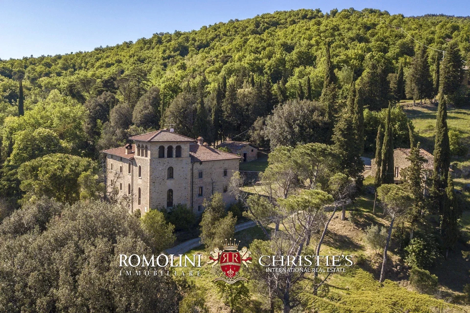 €890,000