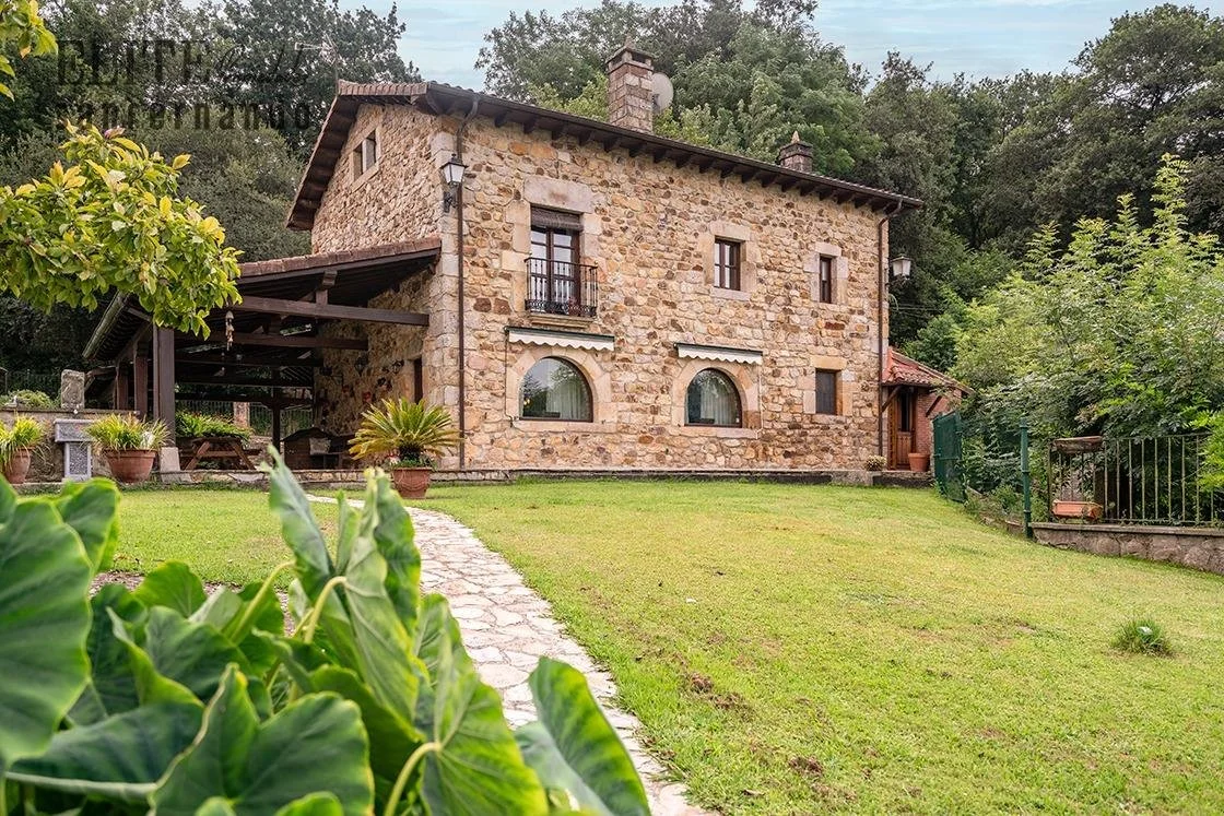 €850,000