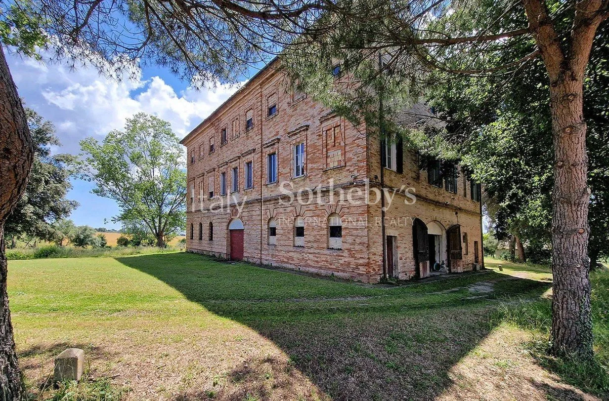 €650,000 