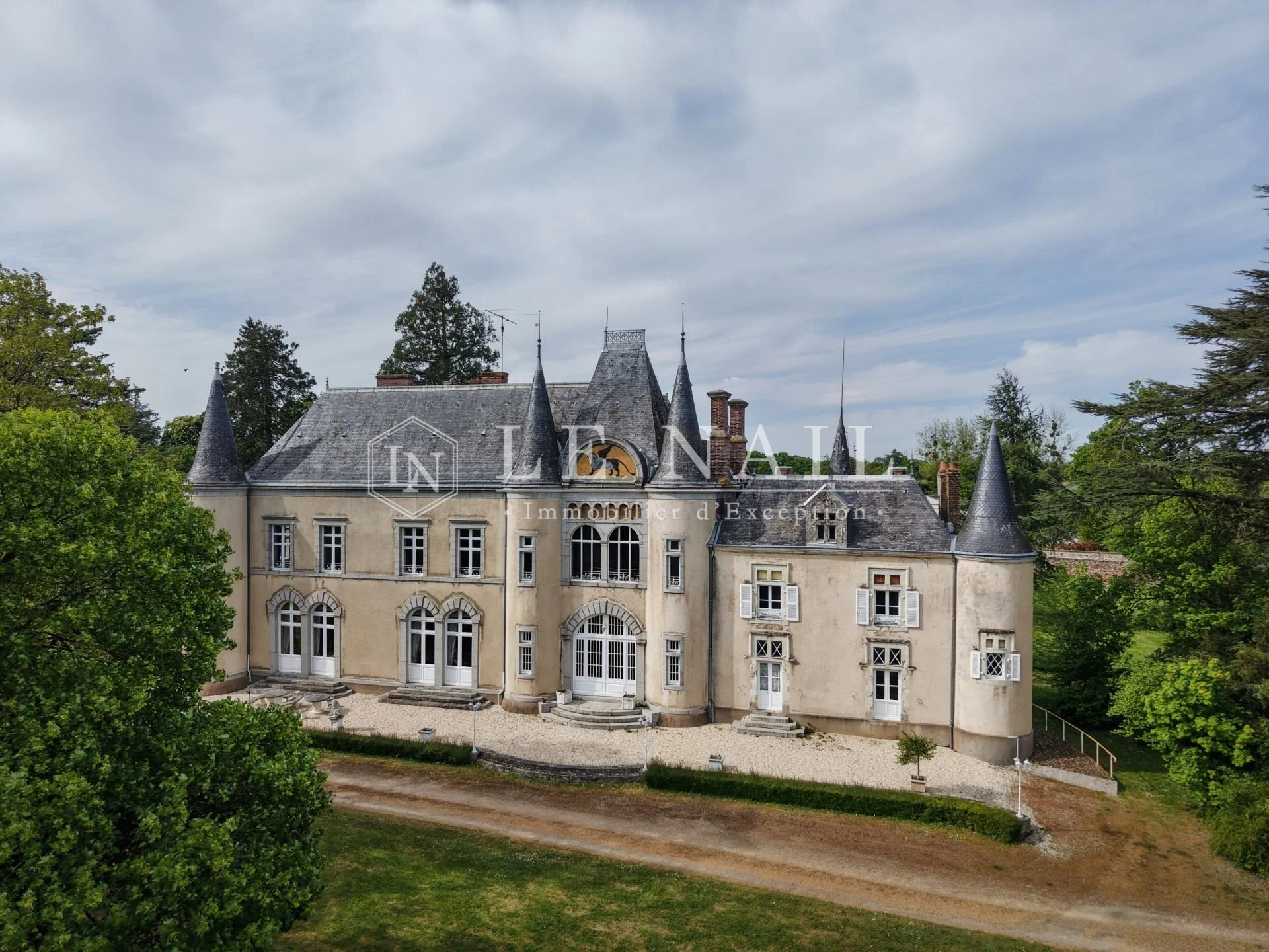 €795,000