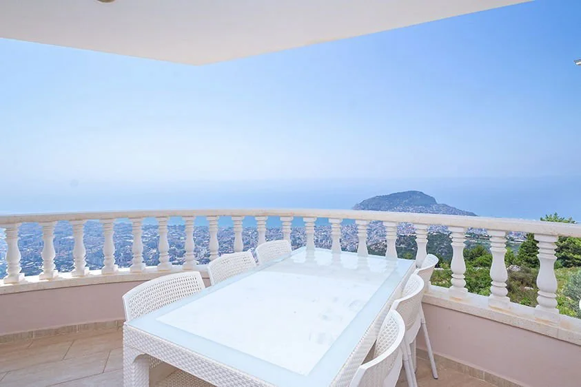 €179,000