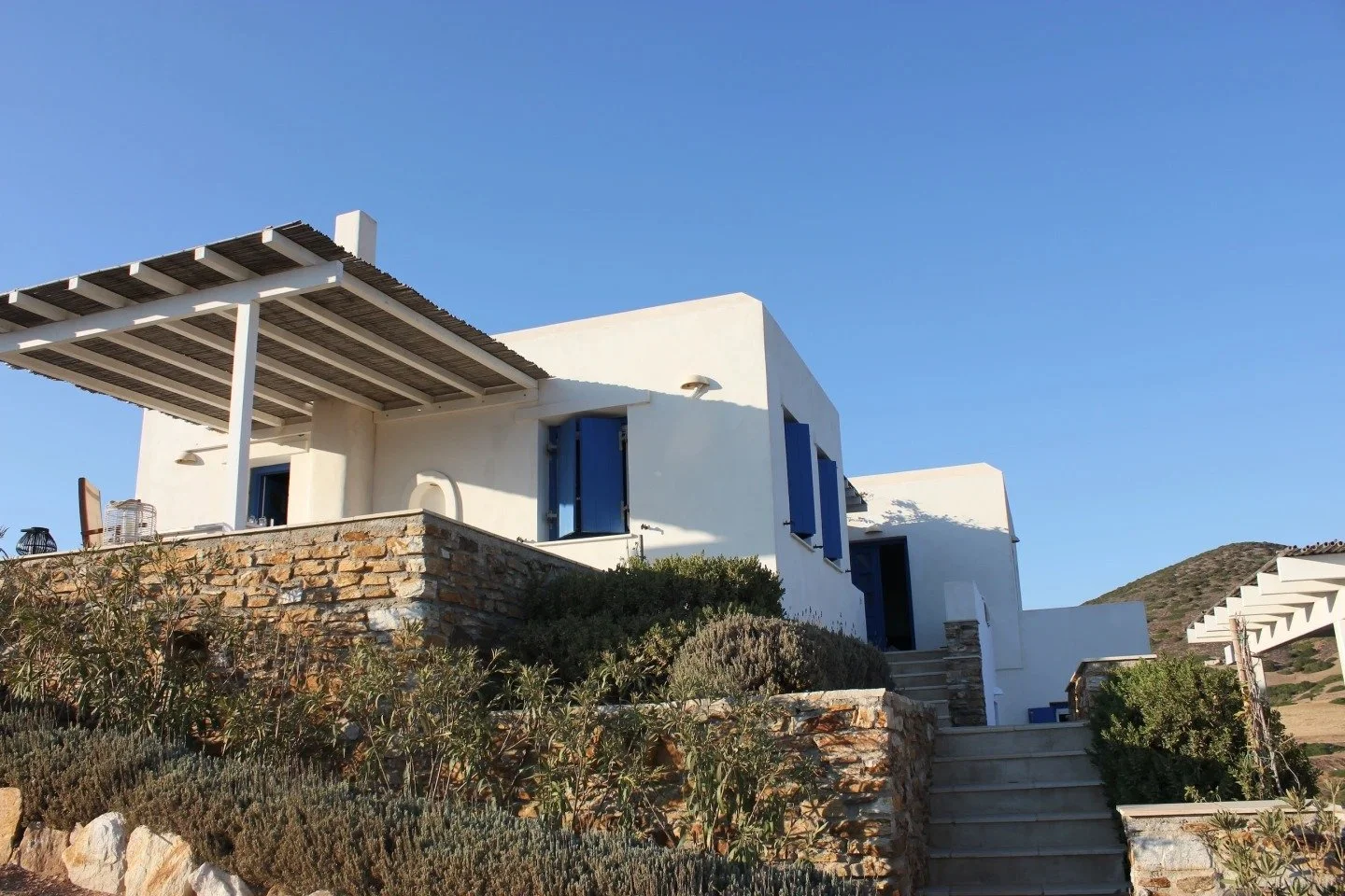 €850,000