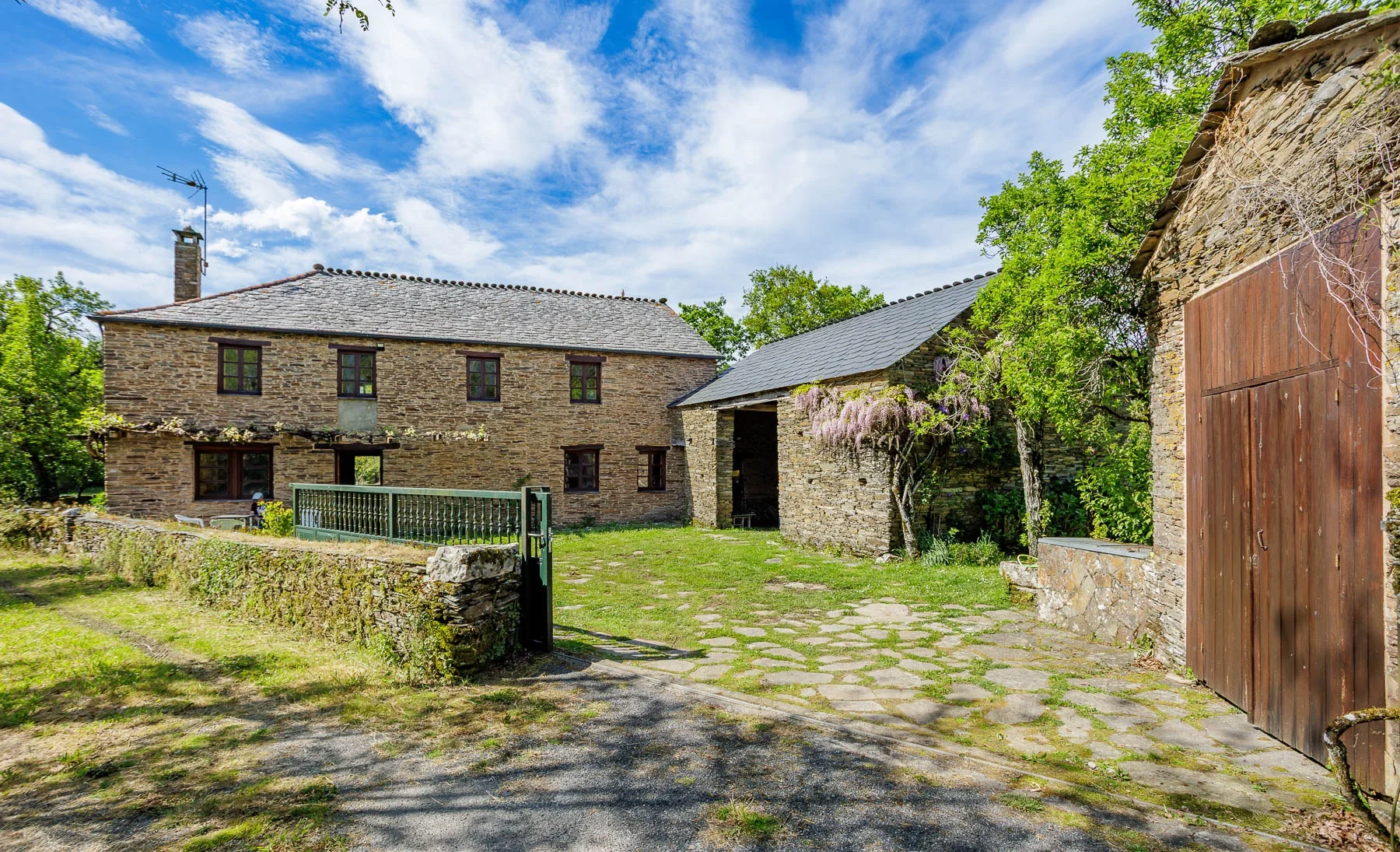 €415,000