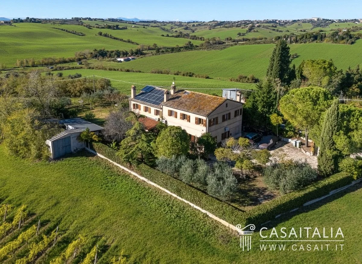 €690,000 