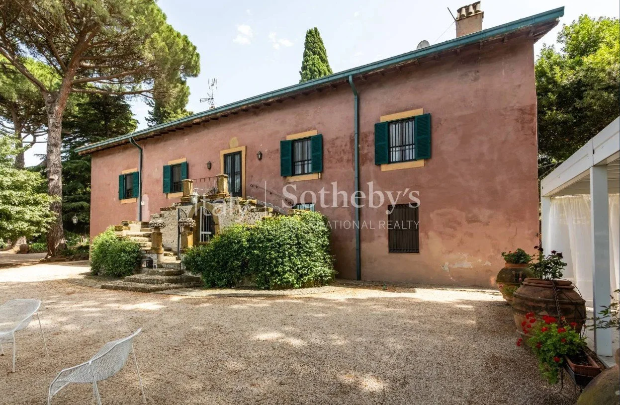 €750,000 