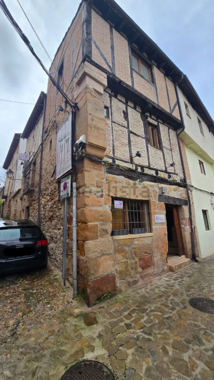 €158,000