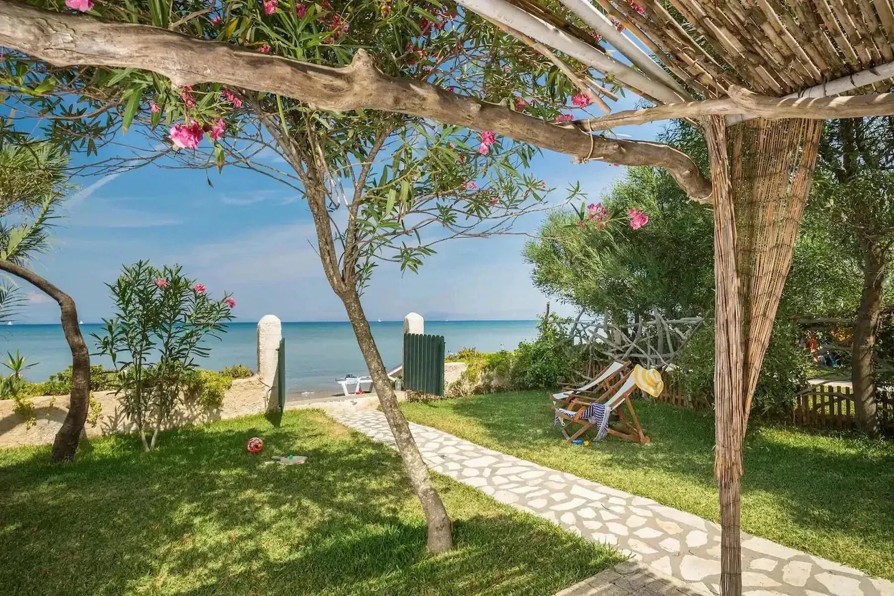 €450,000