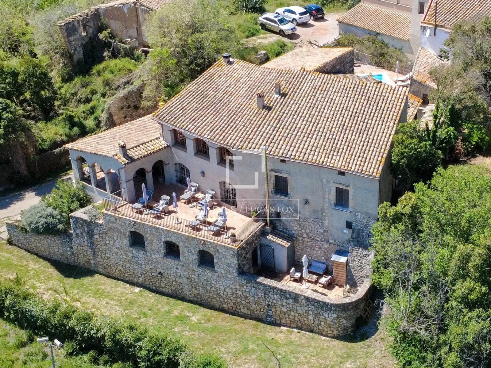 €890,000