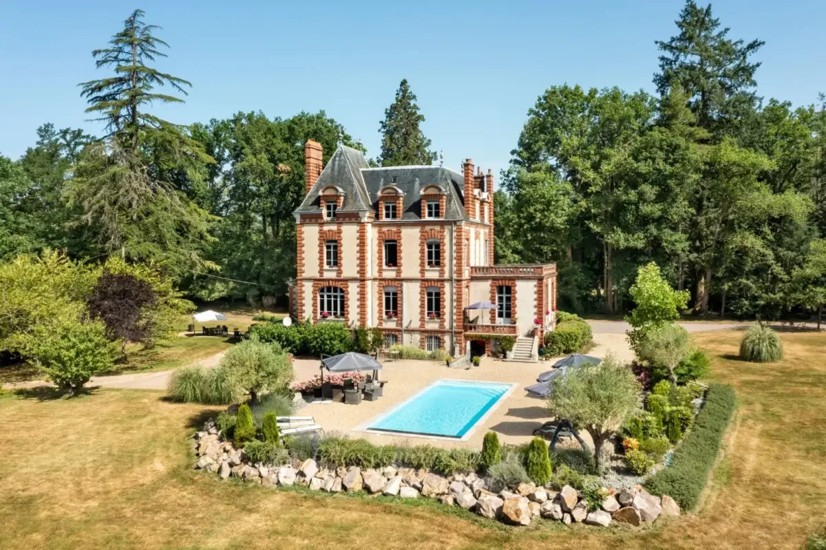 €800,000
