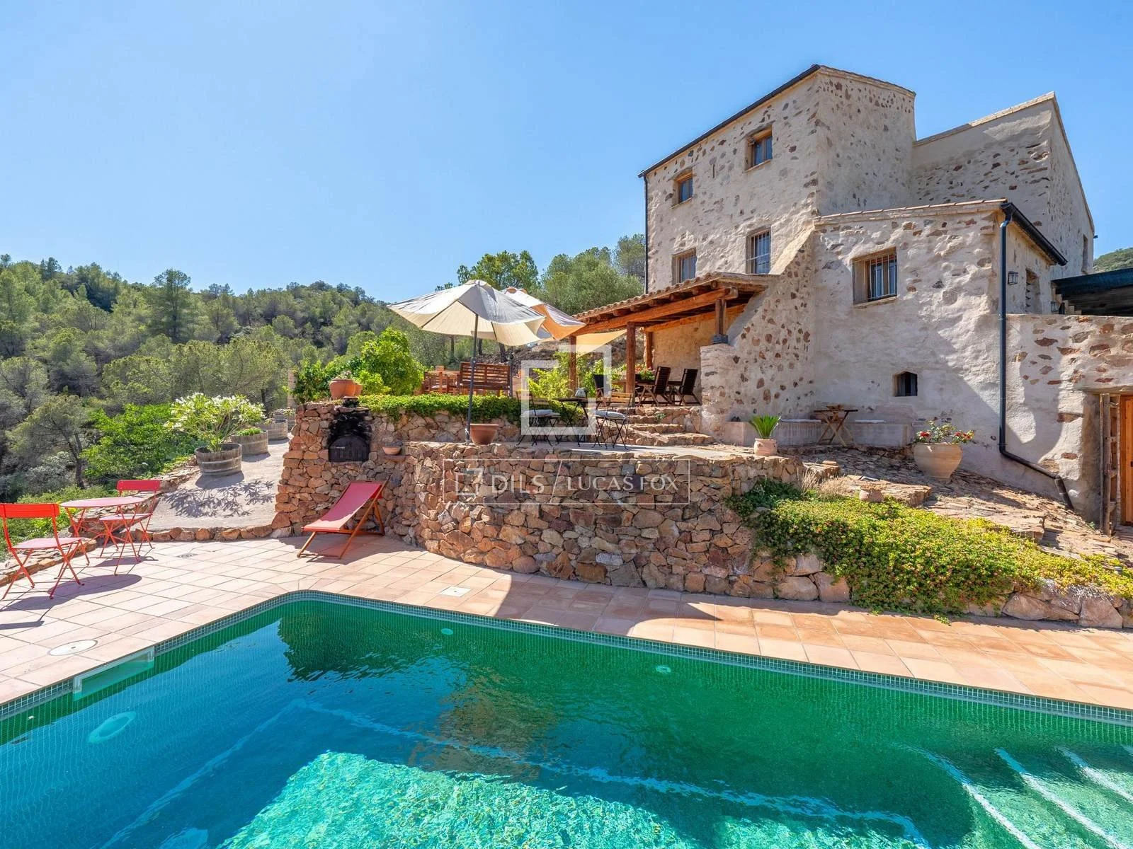 €825,000