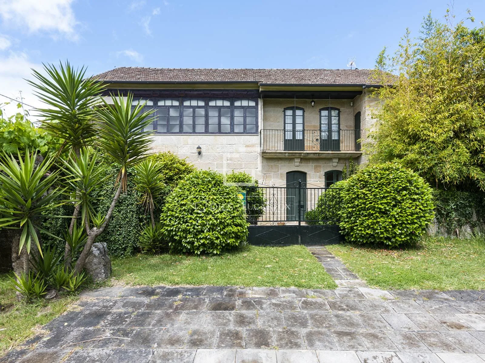 €685,000