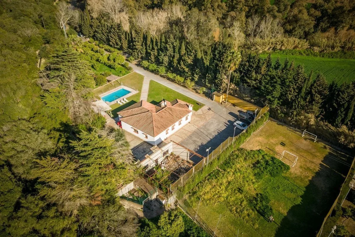 €690,000