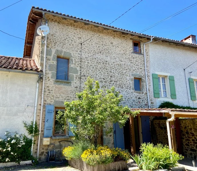 €104,500