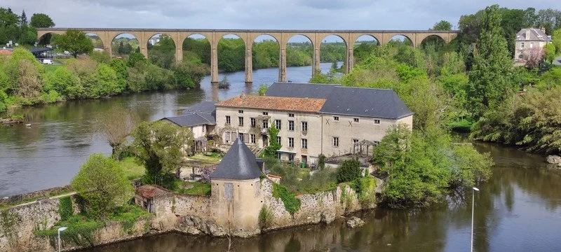 €750,000