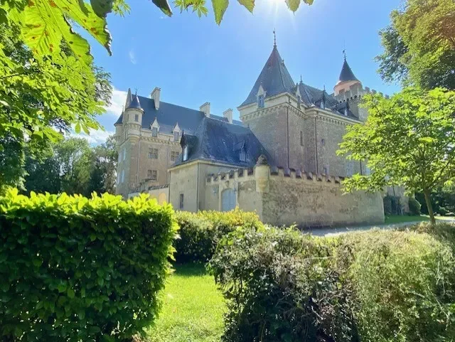 €650,000