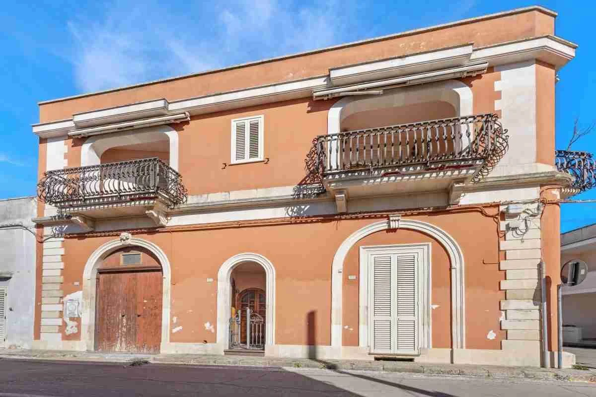€200,000