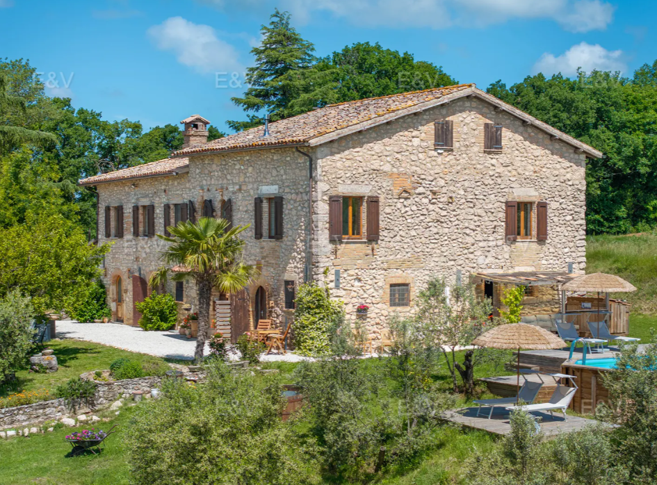 €690,000