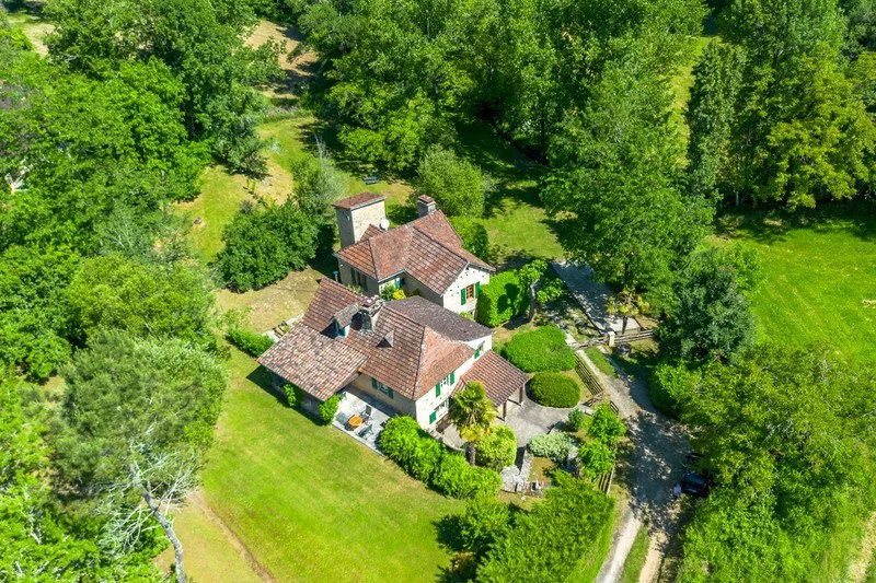 €319,500