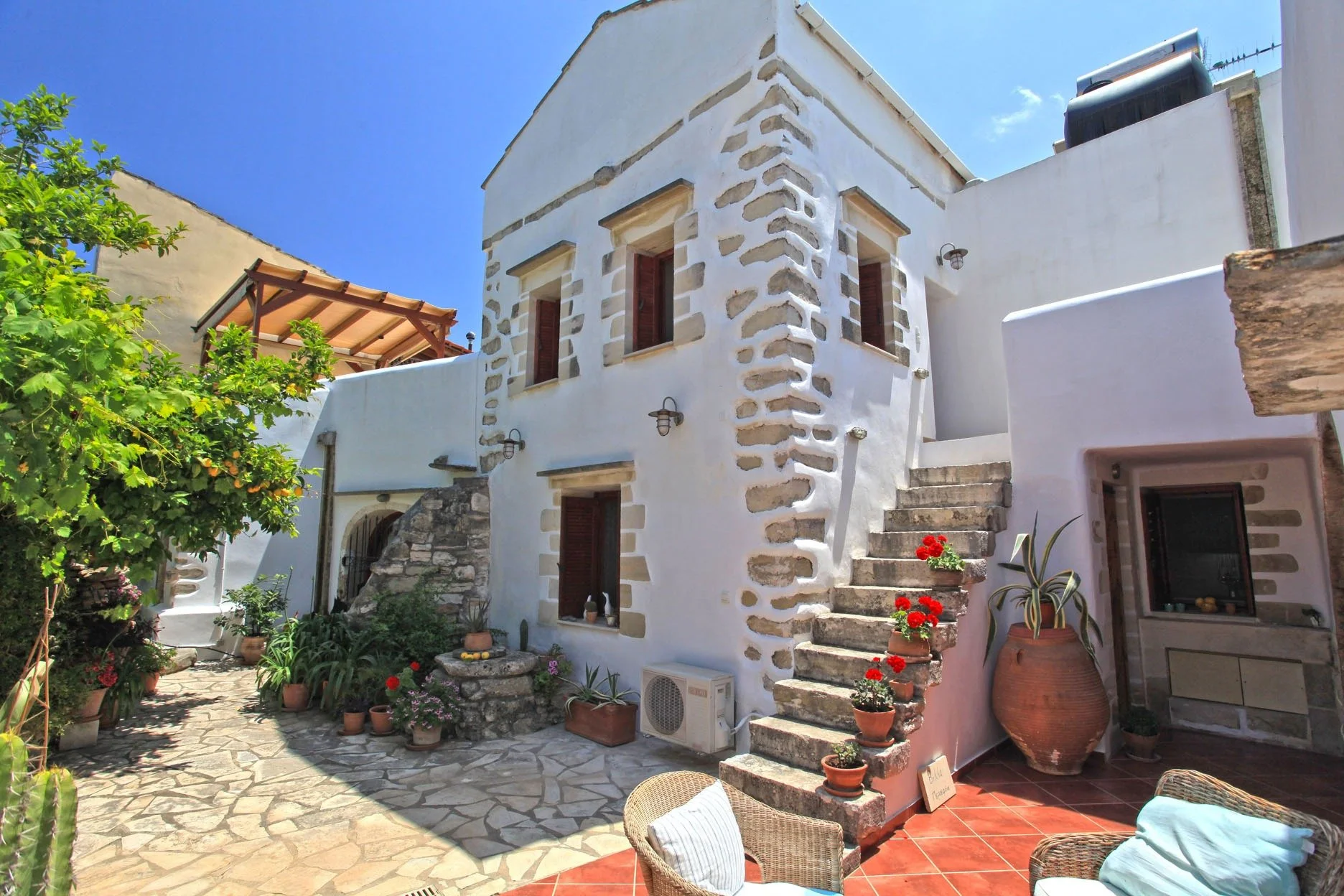 €295,000
