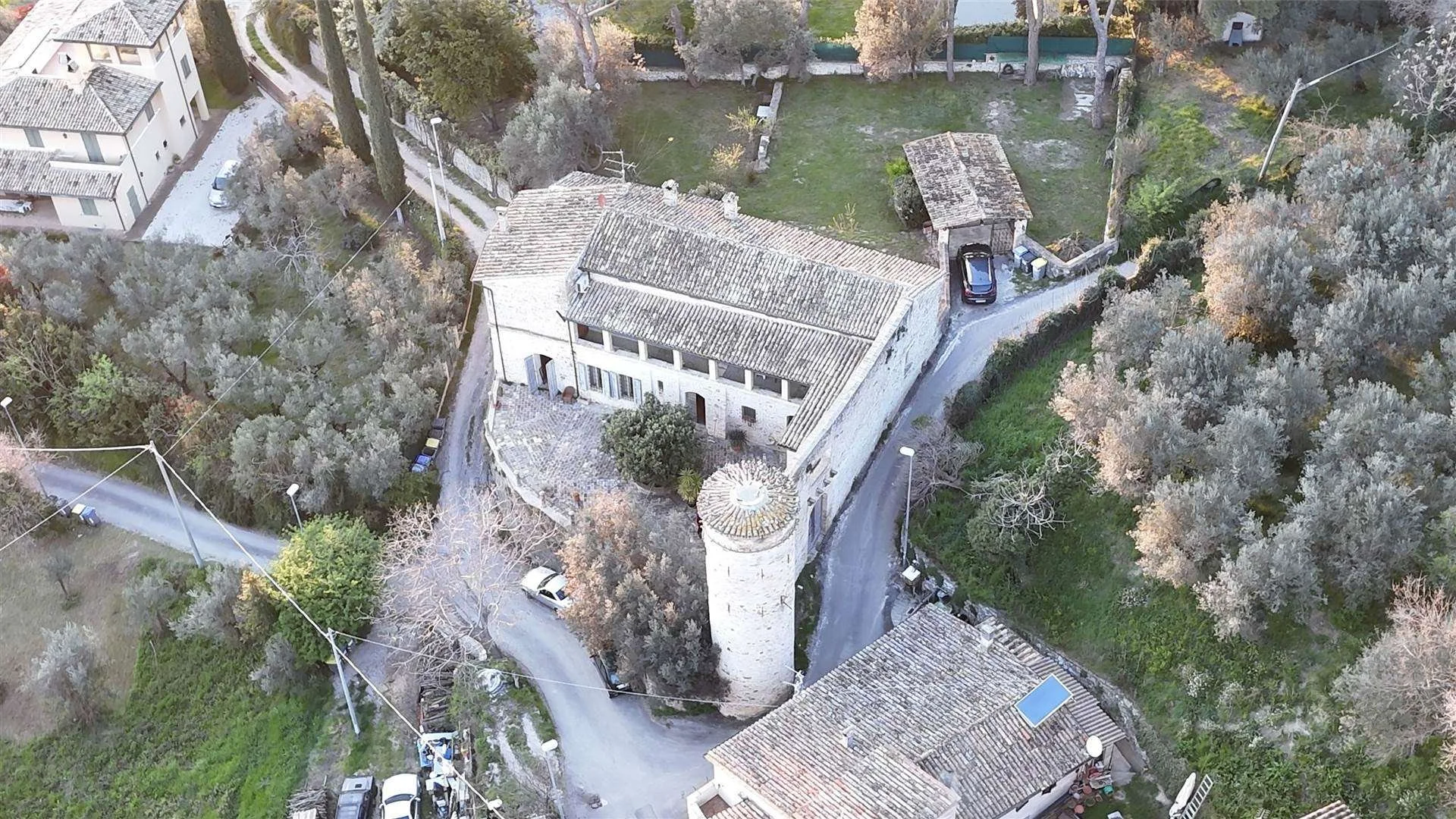 €690,000